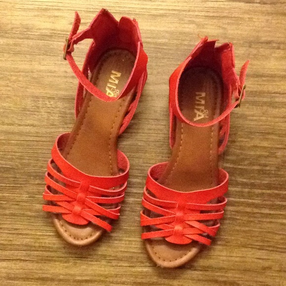 mia red sandals
